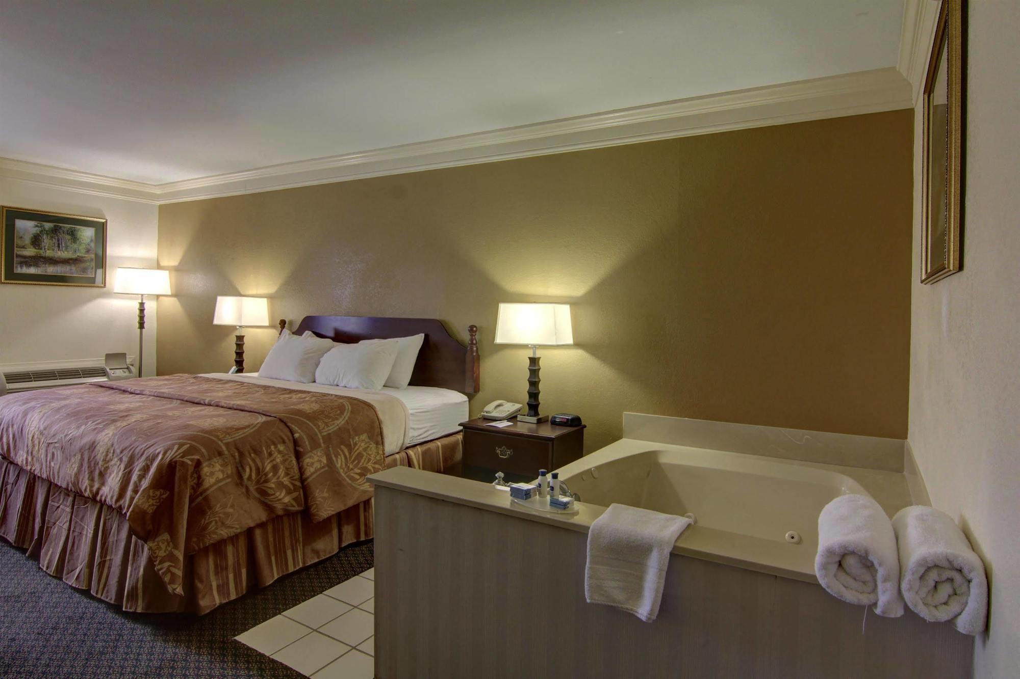 Western Riverside Hotel