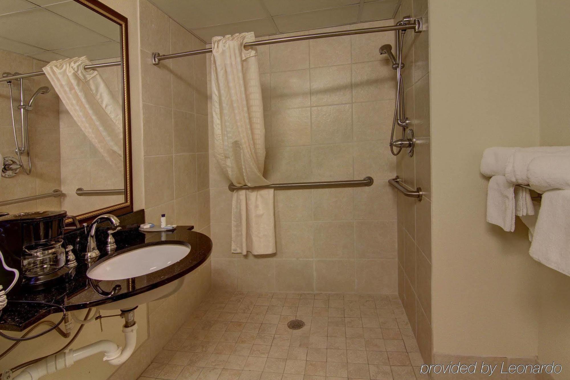 Hotel Western Riverside 3*