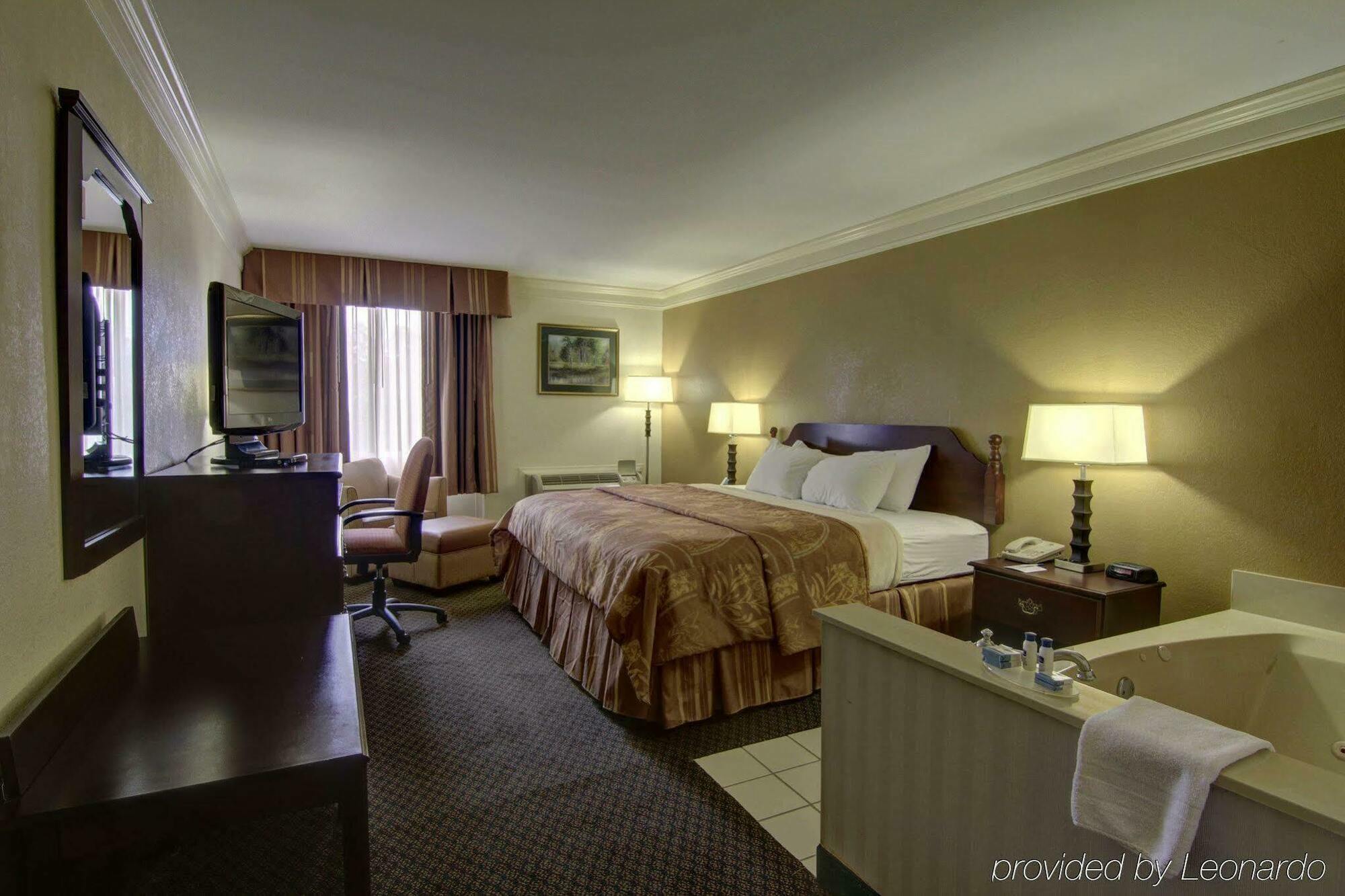Western Riverside Hotel