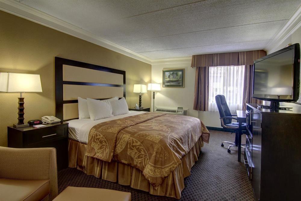 Western Riverside Hotel Macon