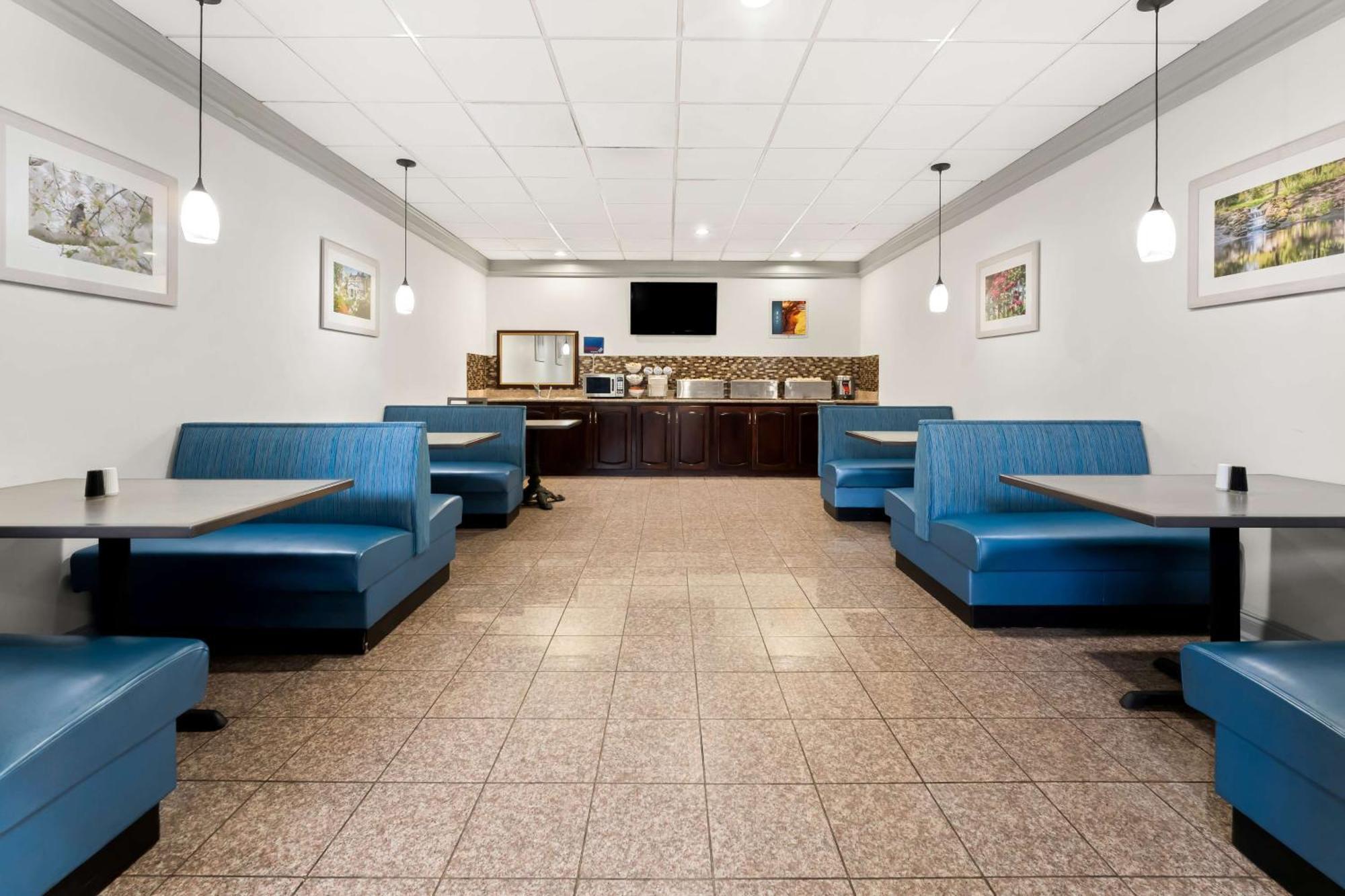 Western Riverside Hotel