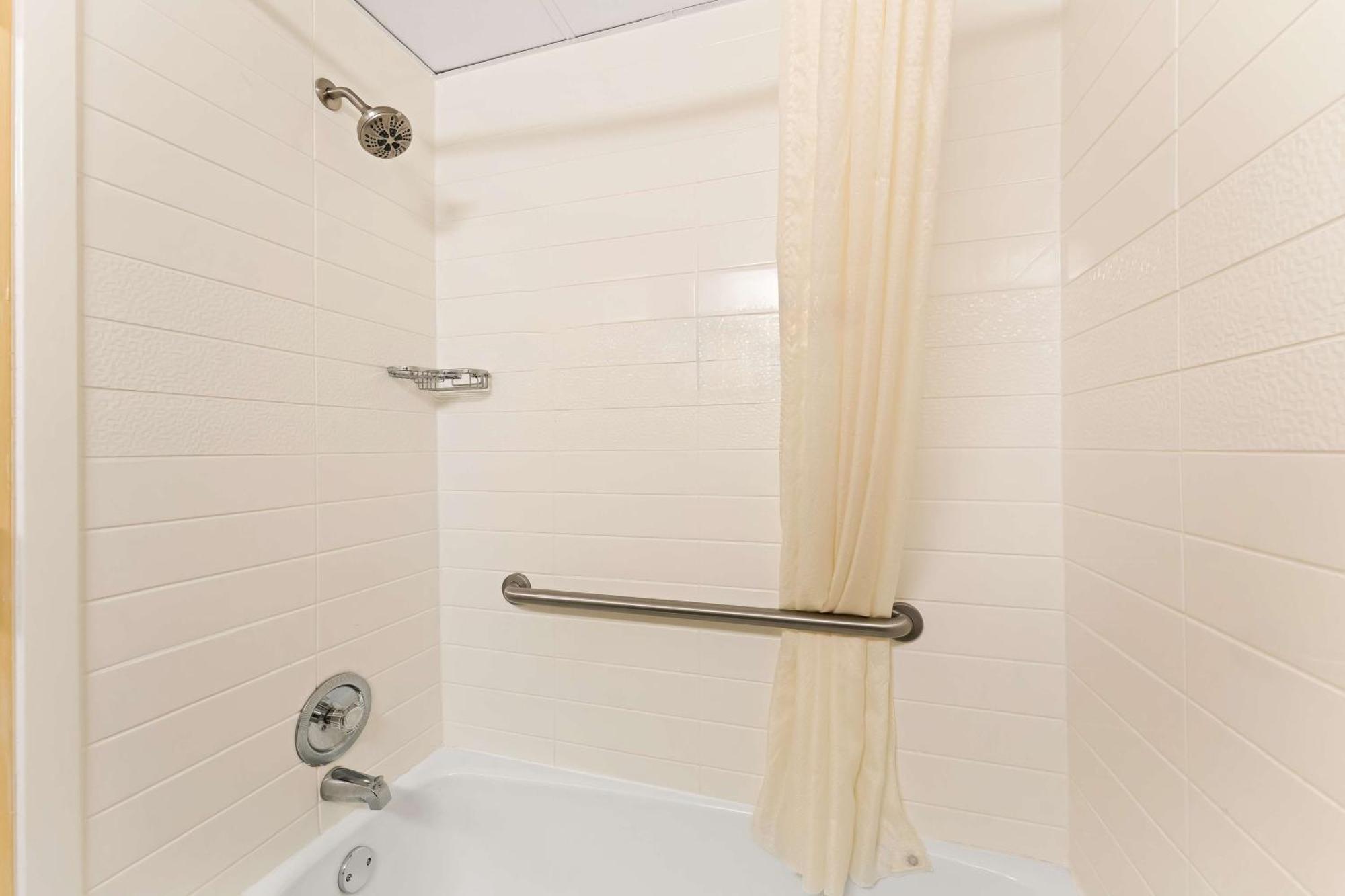 Hotel Western Riverside 3*