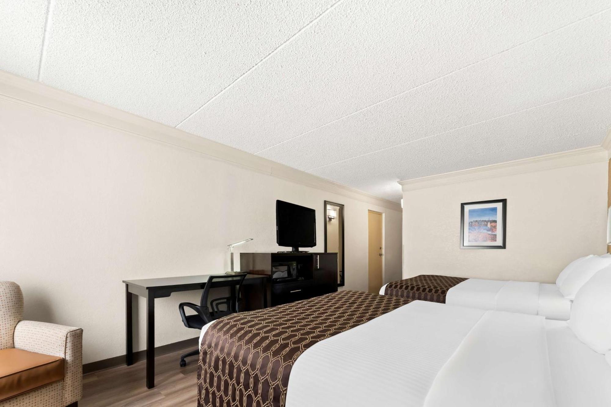 Western Riverside Hotel