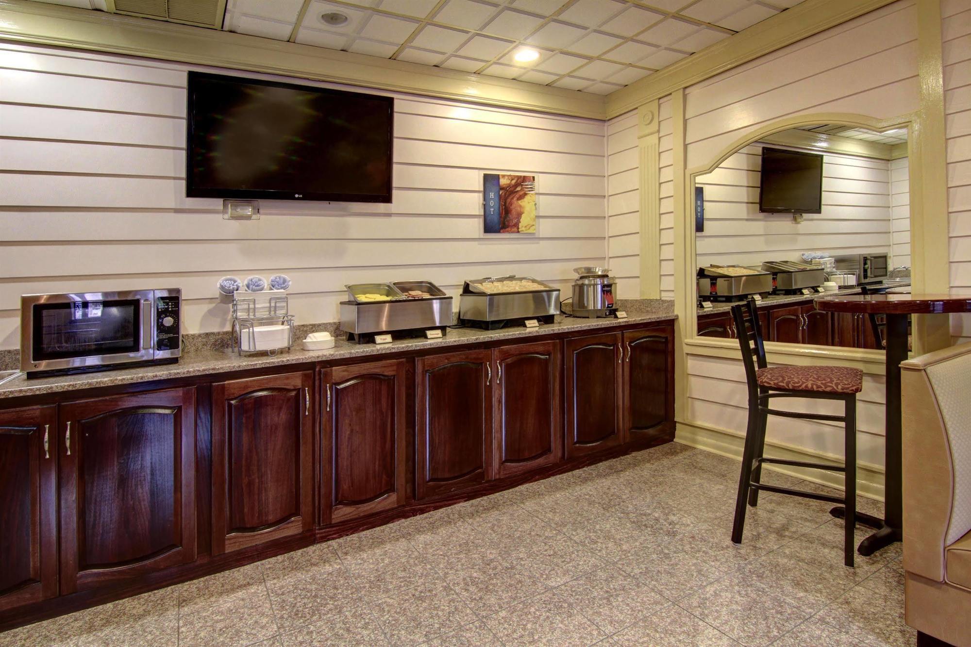 Western Riverside 3* Macon