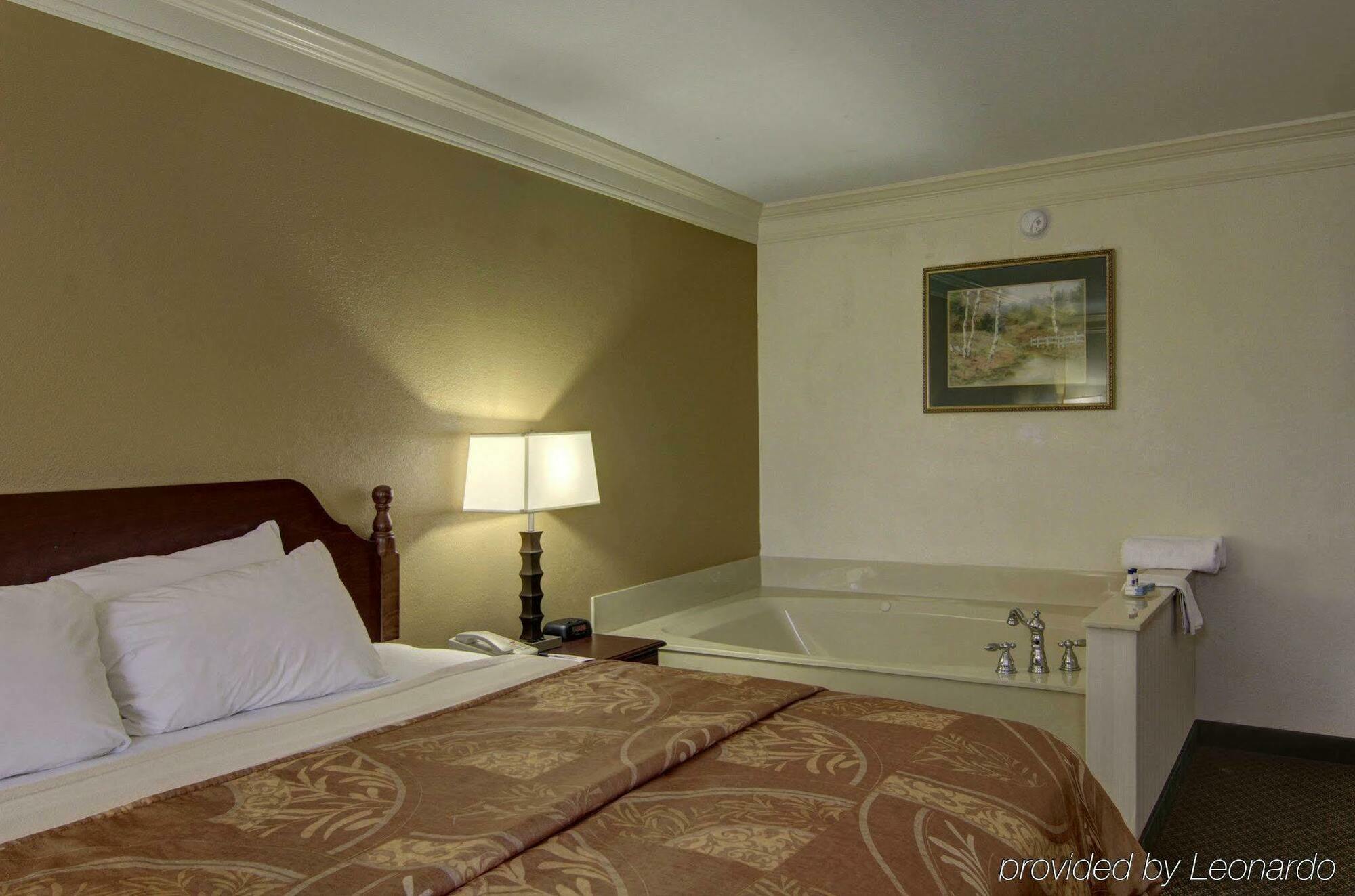 Western Riverside Hotel 3*